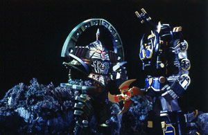 Sargain Zord fights against Thunder God